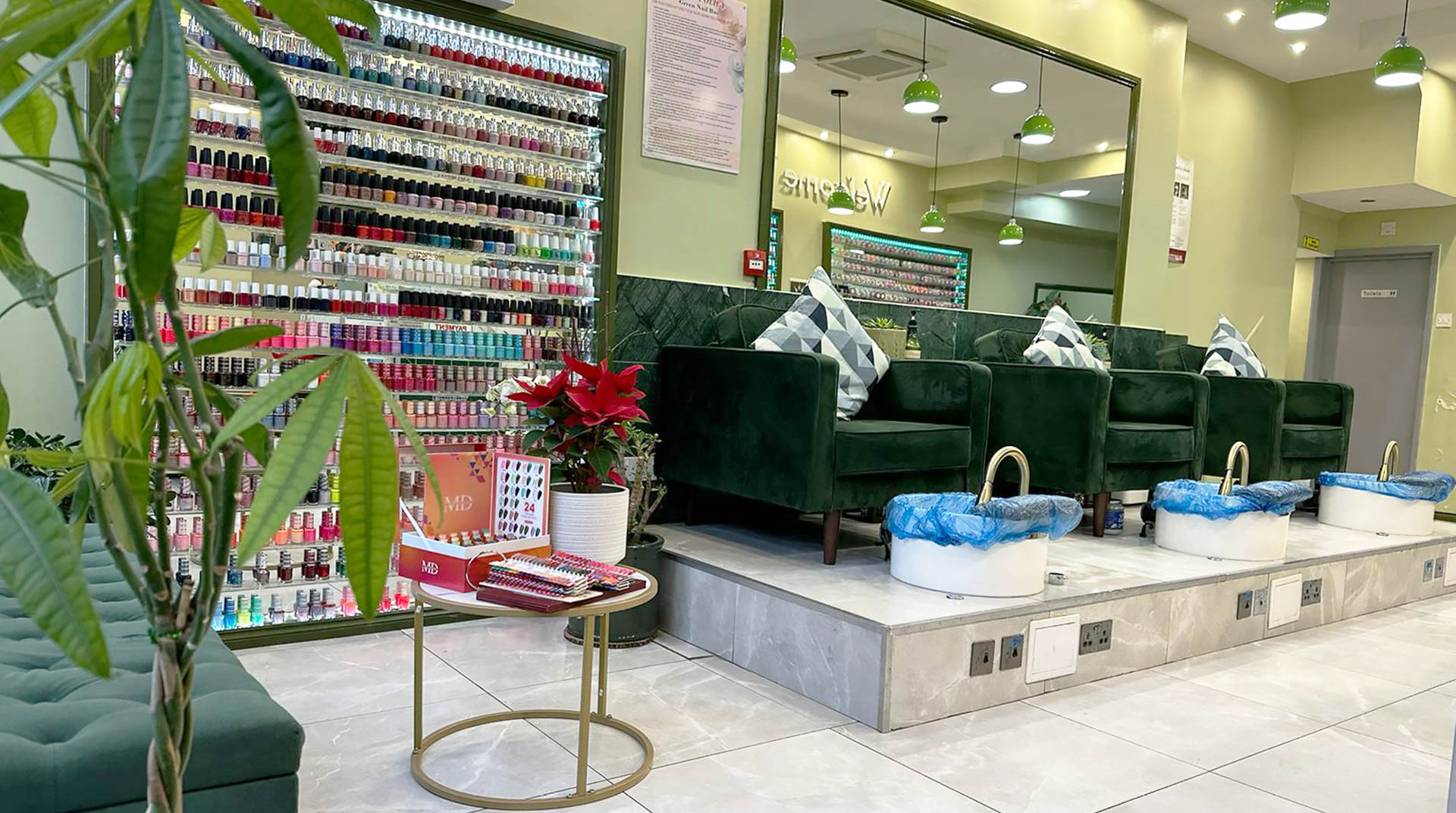 nail salon Islington